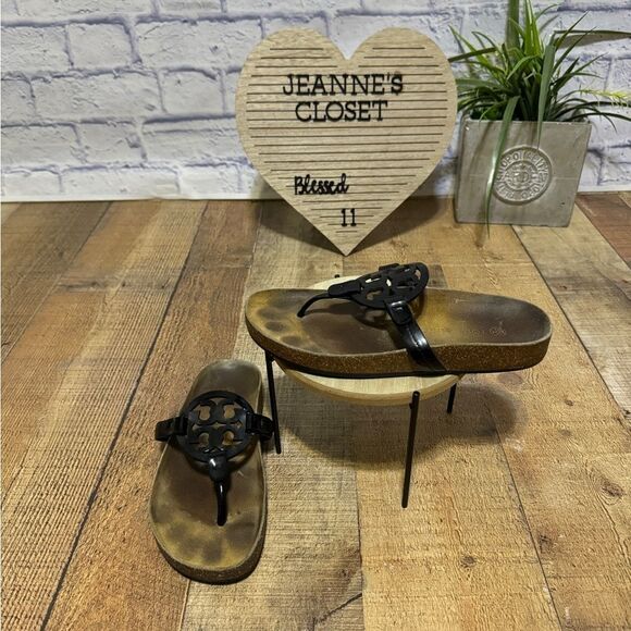 Tory Burch miller cloud patent black sandals
Size 7 - Picture 1 of 9